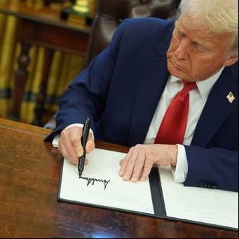La motosierra de Donald Trump avanza sobre los fondos de ayuda social y amenaza a millones de personas en América Latina  