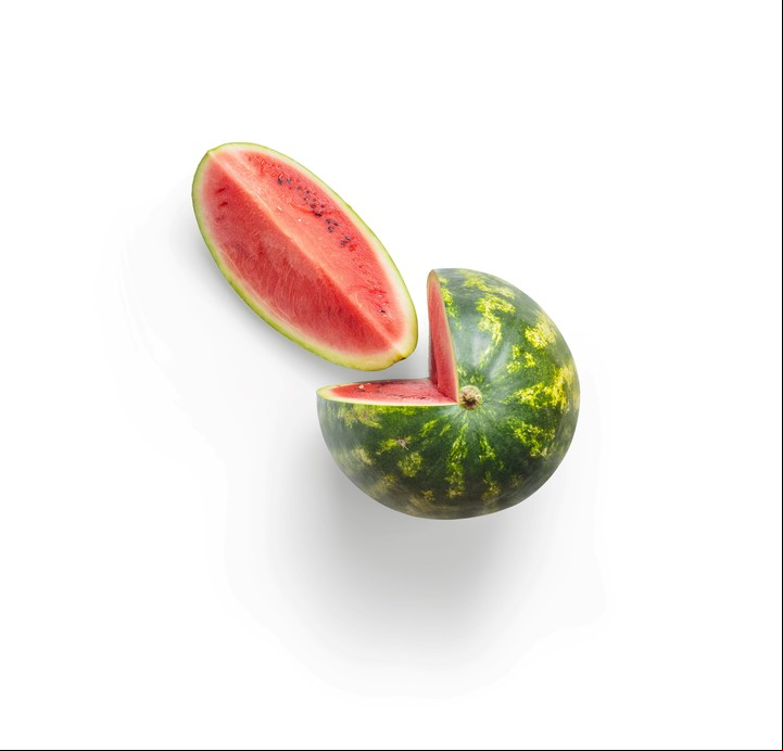 Usá la cáscara de sandía como abono natural para promover el crecimiento saludable de tus plantas. Foto: Unsplash.