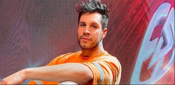 Era bailarín de "Showmatch", se quedó sin trabajo y dejó la Argentina: ahora encontró el proyecto que le permite recorrer el mundo
