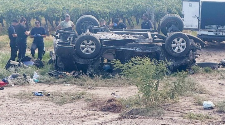 Volvían de Necochea a Mendoza y volcaron en la ruta 7: murieron el padre y dos hijos de 17 y 15 años. Foto Juan Cereda / Canal 7 de Mendoza