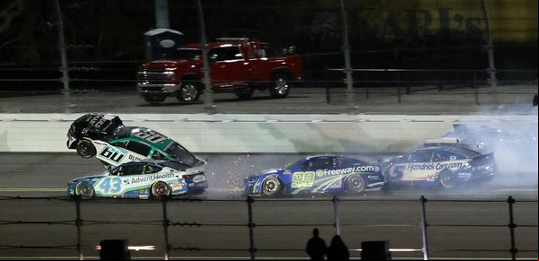La confesión del piloto que 'voló' en el impactante accidente en las 500 millas de Daytona del NASCAR: "Solo pensé en mi hija"
