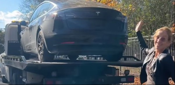 Adiós a un Tesla, llega Paulina Flores, el libro ficticio de Severance y lo nuevo de Yuk Hui