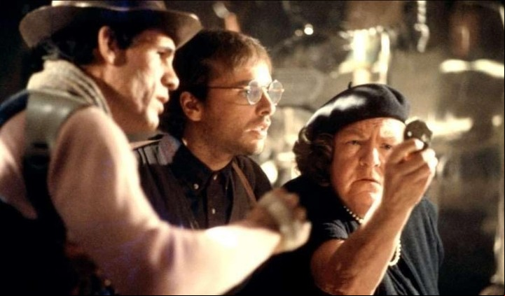 Robert Davi ("Duro de matar", "007: Licencia para matar"), Joe Pantoliano ("Matrix") y Anne Ramsey.