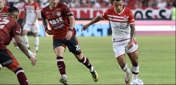 Estudiantes arrancó 2-0 abajo, pero lo dio vuelta en un partidazo ante Central Córdoba y es puntero