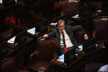 "Basta de traiciones": un sector de la UCR pide una investigación de un Tribunal de Ética para los senadores que cambiaron de postura en el cripto escándalo