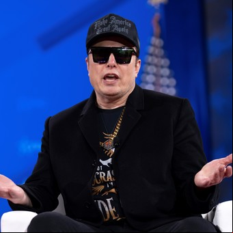 Mostró chats: la influencer Ashley St. Claire demandó a Elon Musk por la custodia de su hijo número 13