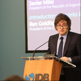 Milei, los políticos, y el arte de dispararse en el pie