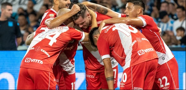 Argentinos Juniors empató con Independiente Rivadavia y no pudo quedar como único líder de la Zona A