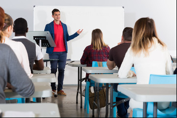 ¿Qué conviene estudiar en 2025? Las 6 carreras universitarias que garantizan buen sueldo y empleo 