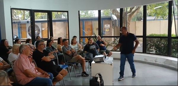 En San Isidro enseñarán a docentes y alumnos a denunciar robos por WhatsApp