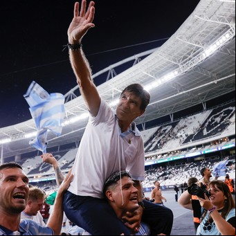Gustavo Costas, otra vez campeón con Racing para igualar a Pizzuti: tuvo "el mejor regalo" de cumpleaños y prometió ir a ganar la Libertadores
