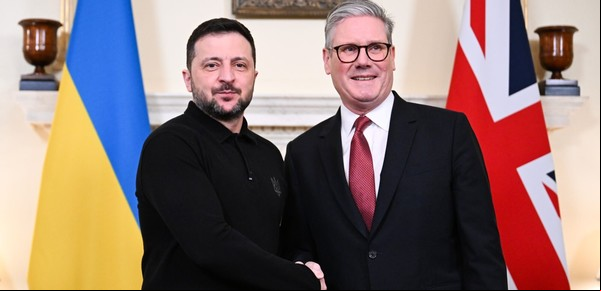 Tras la feroz pelea con Donald Trump, Volodimir Zelenski llegó Londres y recibió el firme apoyo de Keir Starmer