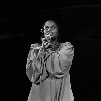 Miriam Makeba hizo bailar al mundo con su Pata Pata, pero nunca dejó de pelear contra el apartheid en Sudáfrica y murió sobre el escenario