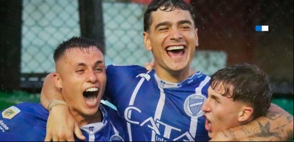 En una cancha sufrida por la lluvia, Godoy Cruz le ganó a Barracas en la última jugada del partido