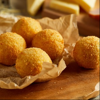 Bombas de papa rellenas de queso
