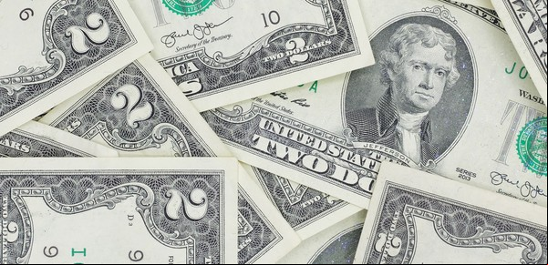 Turbulencia en los mercados: escalaron los dólares alternativos y subió el riesgo país, mientras cayeron bonos y acciones