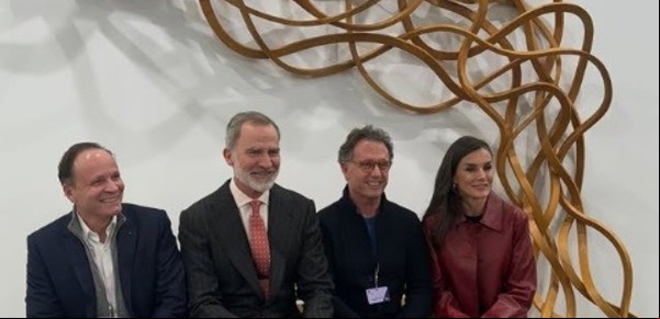 Comenzó ARCOmadrid y los reyes de España volvieron a elegir a un artista argentino en su visita a la feria
