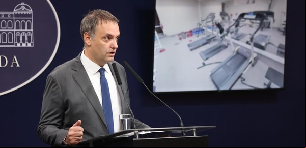 Tras el anuncio de los aranceles, el Gobierno dice que Argentina "salió beneficiada" y defendió la medida de Trump