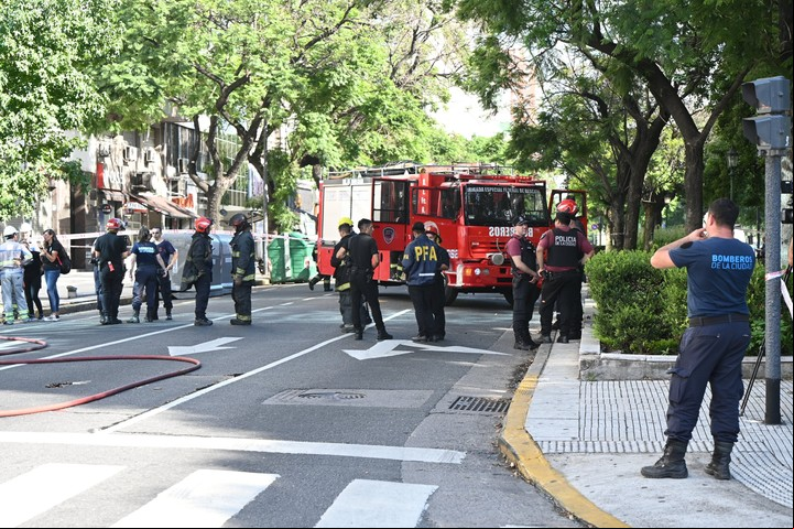 Rescate por corte de energía. Foto Bomberos de la Ciudad.