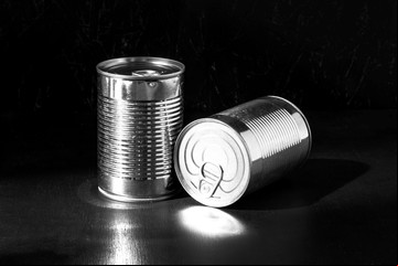 Reciclá las latas de picadillo y creá un increíble organizador casero con un rollo de cocina