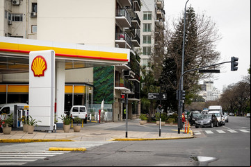 Los dueños de Shell en Argentina tendrían ya dos interesados en comprar su refinería de Dock Sud