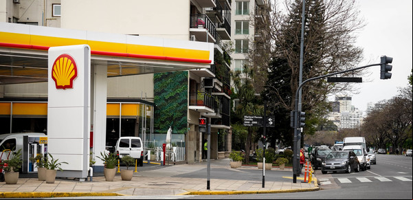 Los dueños de Shell en Argentina tendrían ya dos interesados en comprar su refinería de Dock Sud