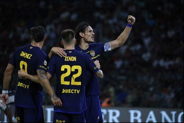 Boca construyó una sólida goleada en Santiago y Gago, mientras ajusta las piezas, toma un poco más de aire