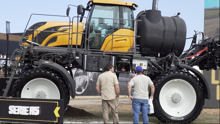 Las pulverizadoras, con un lugar destacado en el stand de Valtra.