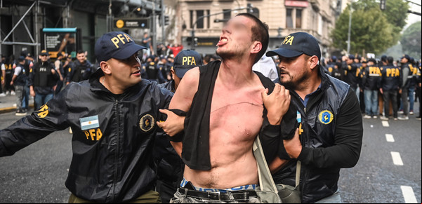 La Cámpora junto a organizaciones sociales, la izquierda y los gremios convocó a la marcha por los jubilados al Congreso