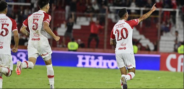 Huracán le ganó a Independiente Rivadavia con goles que llegaron desde el banco y se sumó al primer puesto en la Zona A