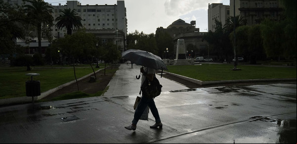 Cómo respondieron los vecinos de Bahía Blanca a la suspensión de las actividades por el alerta por tormentas, a 10 días del trágico temporal