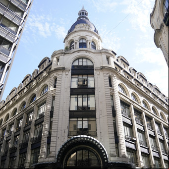 Tiene doble apellido, fue parte de un imperio que duró cien años y ahora custodia las huellas de las históricas tiendas por departamentos