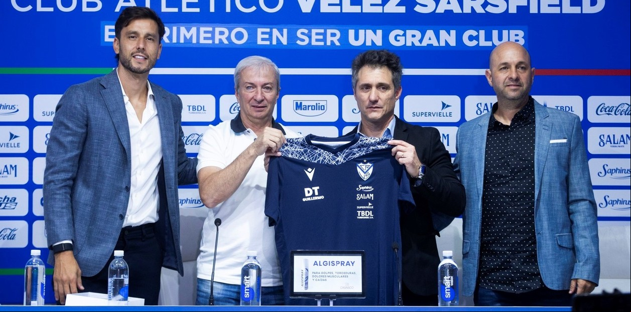 Guillermo Barros Schelotto, presentado como DT de Vélez: el "orgullo" por estar en "el club donde empezó Bianchi" y la gambeta sobre Boca