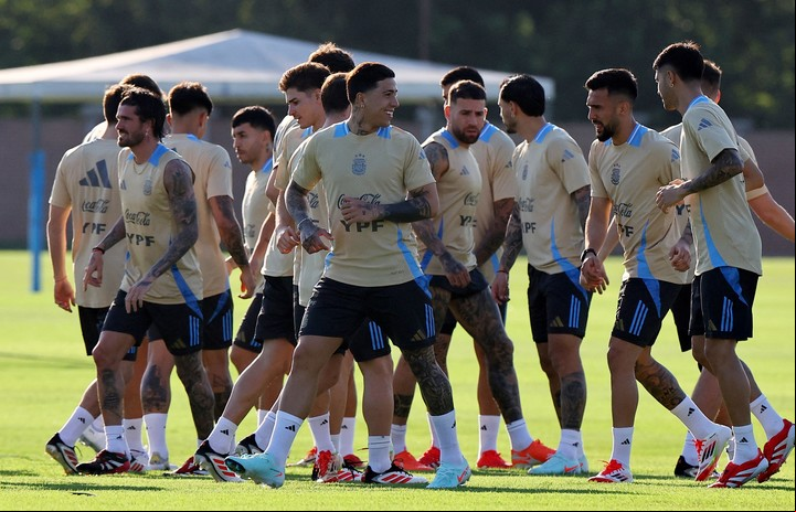  El entrenamiento de la Selección Argentina en la previa del partido vs. Uruguay. Foto: REUTERS/Agustin Marcarian