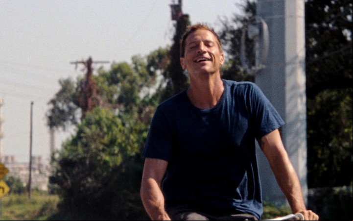 Simon Rex ganó el premio al mejor actor en los Independent Spirit Awards.