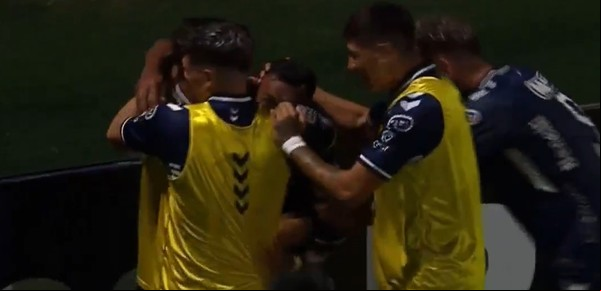 Quilmes dio otro gran golpe en la Copa Argentina y eliminó al campeón Central Córdoba, con gol de Machado y Vangioni como figura