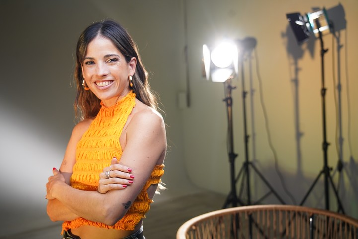 Cande Molfese pasó por Clarín para compartir un mate y tener una charla distendida. Foto: Ariel Grinberg.