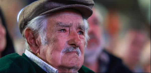 "Pepe" Mujica lloró en un acto aniversario del Frente Amplio: "Me dediqué a cambiar el mundo pero no cambié un carajo"