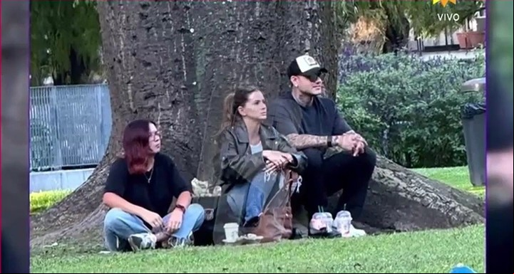 Mauro Icardi, La China Suárez y la niñera de los chicos en una plaza. Captura TV