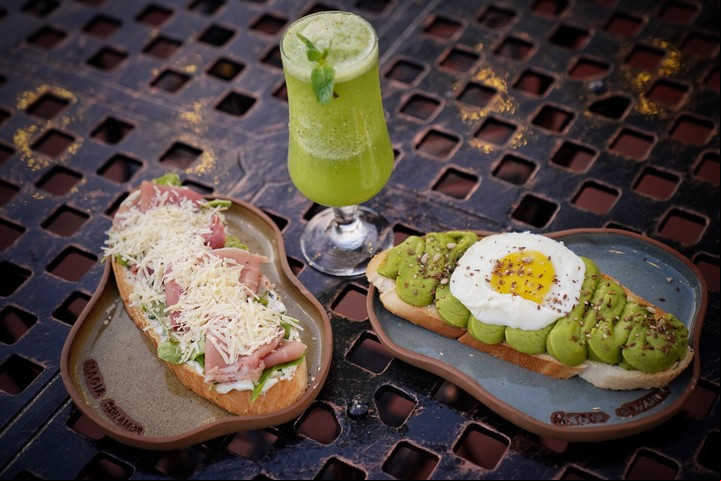 Los tostones son algunas de las opciones saladas que ofrece el lugar. Foto: Martín Bonetto.