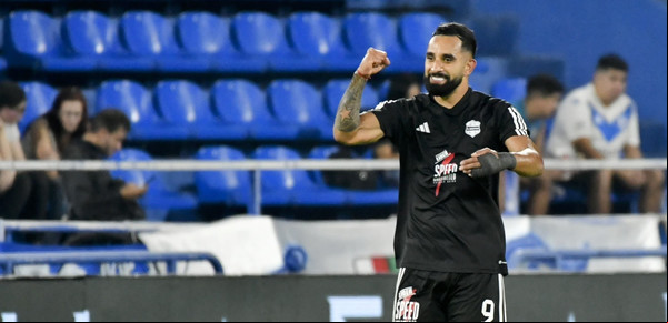 Amargo debut para Guillermo Barros Schelotto en Vélez: Deportivo Riestra se llevó un triunfo de oro de Liniers