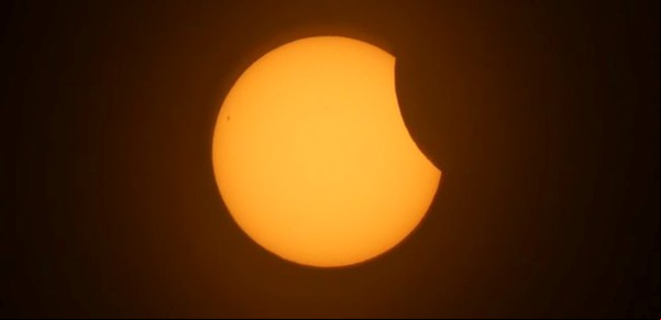 Así se vio el primer eclipse de sol de 2025 y el fenómeno del "doble amanecer"