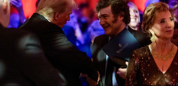 The Wall Street Journal advirtió que las medidas de Milei "se oponen" a las de Donald Trump