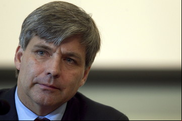 Quién es Harold Mayne Nicholls, el dirigente que llevó a Bielsa a la selección de Chile y ahora busca 35 mil firmas para postularse a presidente de su país