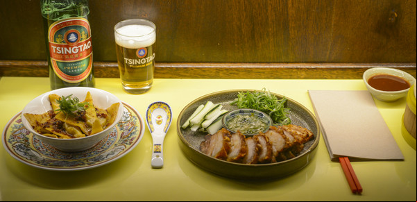 En Villa Crespo, una nueva cantina donde comer ravioles chinos y una panceta bien crocante
