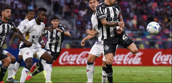 Central Córdoba y un debut en la Libertadores que tuvo de todo: de un penal no cobrado inexplicable a la salvada de Liga de Quito que lo privó del triunfo