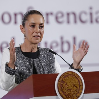 México aplaude no estar en la lista de aranceles de Trump, pero las tarifas del 25% a los autos se mantiene