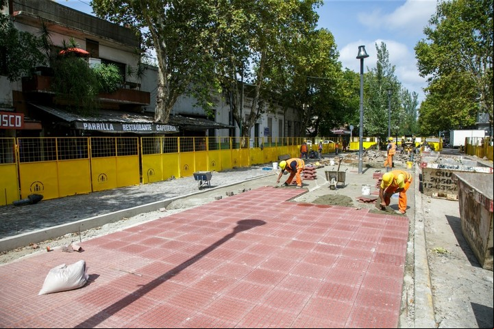 Trabajos en la zona del Mercado de Hacienda de Mataderos. La zona está en obra y los comerciantes dicen que todo empeoró desde la mudanza.