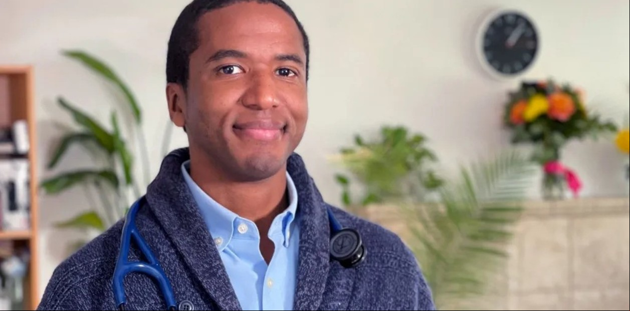 Dr. Donnie Moore, médico especialista que asistió a más de 150 pacientes en su muerte. Foto: BBC.