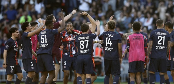 París Saint-Germain extendió su hegemonía en Francia y de la mano de Luis Enrique se quedó con la Ligue1 a seis fechas del final
